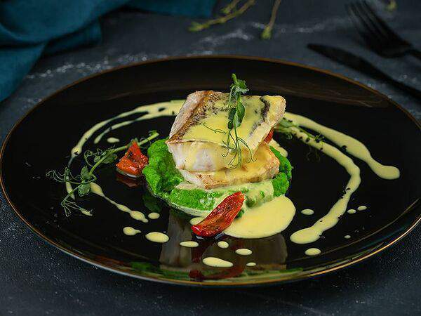 Кафе Миндаль - Судак с пюре из зеленого горошка