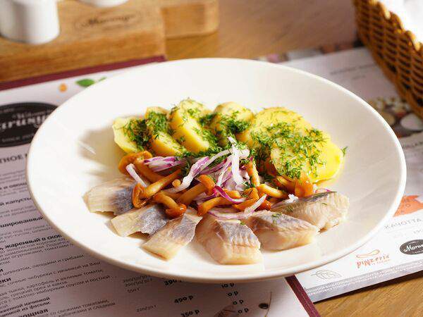 Кафе Маруся - Сельдь с горячим картофелем