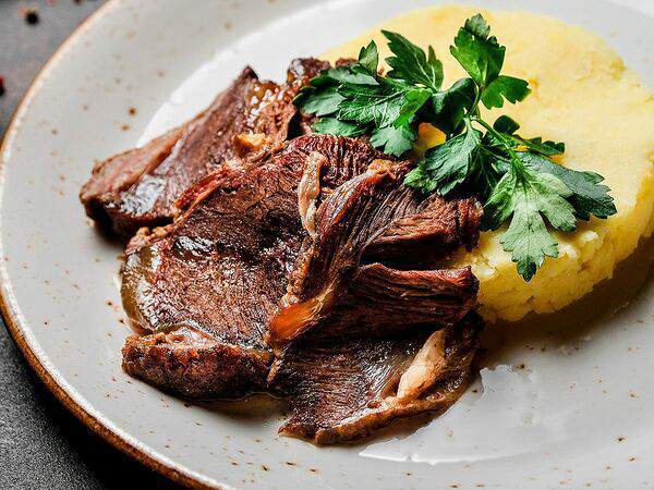 Бакладжан - Говяжьи щечки с картофельным пюре