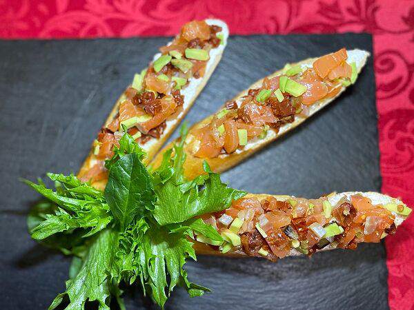 Кадриль - Брускетты с сёмгой и авокадо