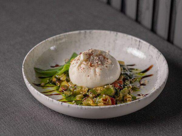 Сыроварня Чизерия - Буратта с черным трюфелем и соусом песто