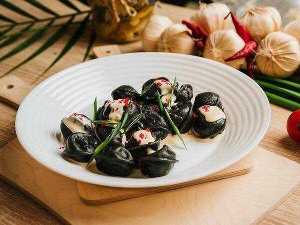 Налепили - Пельмени с лососем и чернилами каракатицы