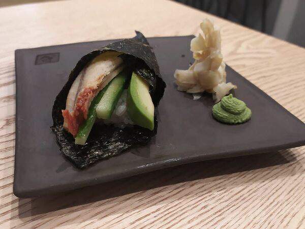 Манэки - Хэнд ролл с угрем