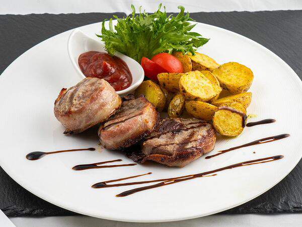 Кадриль - Медальоны из свинины в беконе