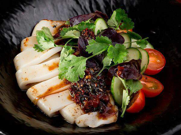 Рамен с уткой - Салат с кальмарами и соусом табуле