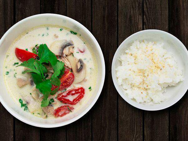 Pho Bo Азия - Суп Том кха с рисом