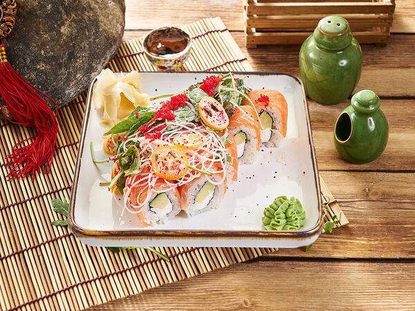 OmNomNom - Ролл Филадельфия с салатом