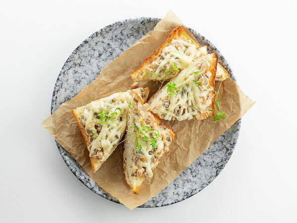 Please Cheese - 1/2 Чиабатта Жюльен