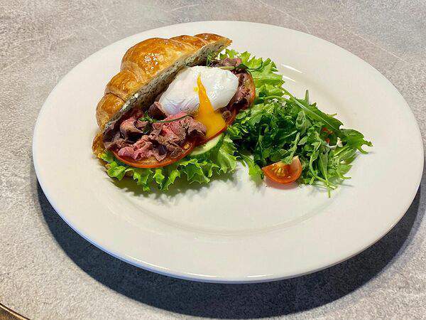 Gosti - Круассан с ростбифом