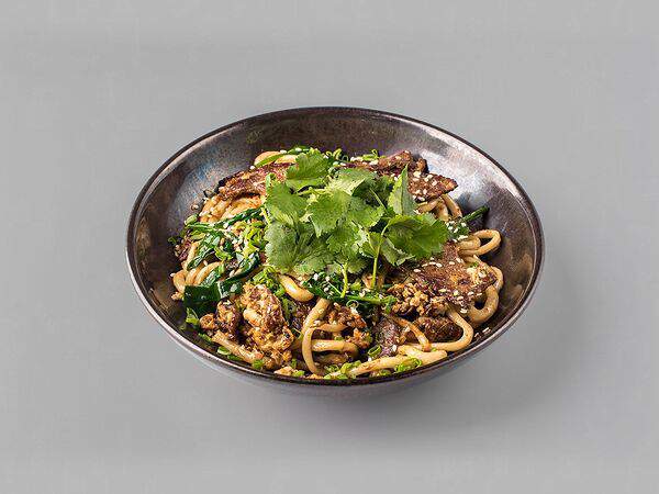 Luckee Yu - Яичная лапша с мясом и шпинатом