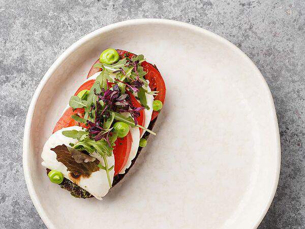 Lobby Bar - Брускетта с томатами