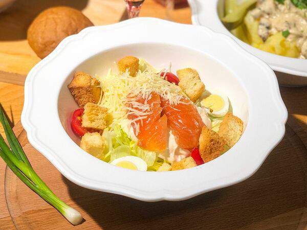 Bazar - Салат Цезарь с лососем