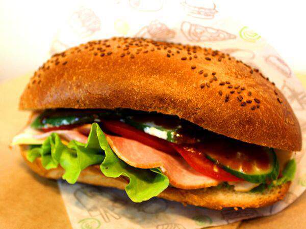 Kikos - Сэндвич с ветчиной и сыром