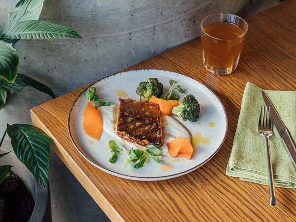 Erti_Эрти - Филе осетрины с брокколи