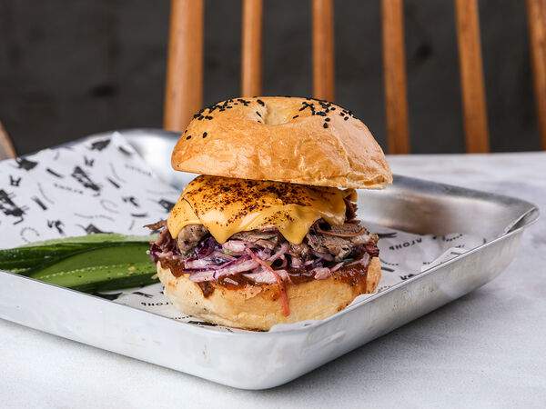 Агонь BBQ Ratskeller - Бургер Агонь с брискетом