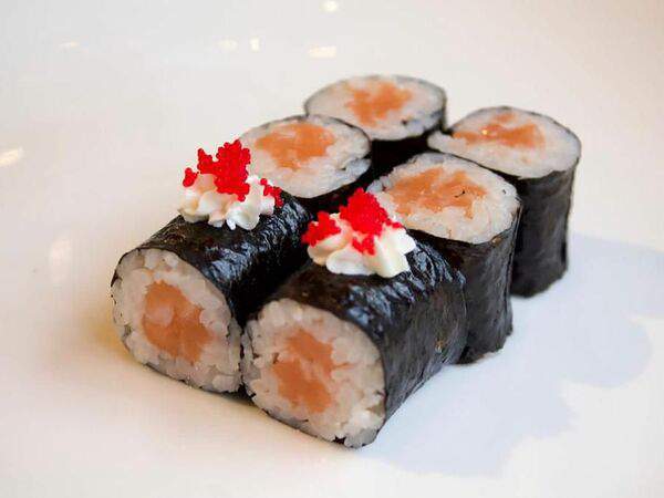 Море в коробке - Маки ролл с лососем