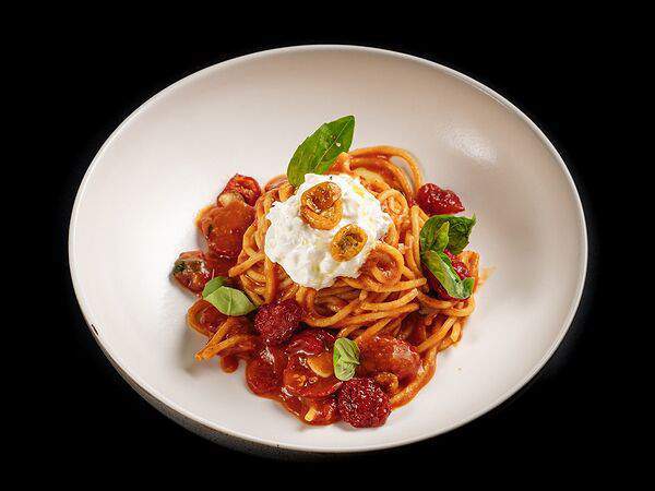 Мона - Спагетти с вялеными томатами черри и страчателлой