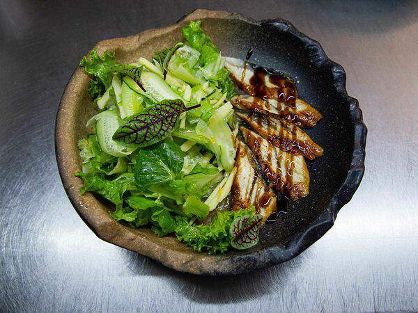 Birch - Салат из угря с сельдереем и огурцом