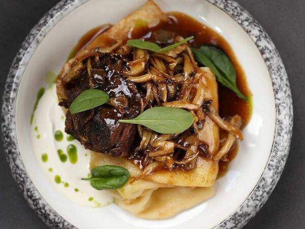 The Odi - Блинчики с говяжьей щекой и грибами