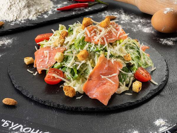 Булочка - Салат Цезарь с семгой