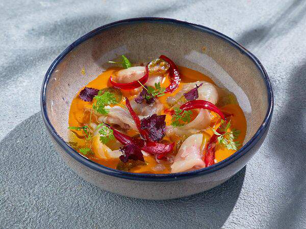 Sapori Di Italia - Карпаччо из сибаса с соусом халапеньо и ванильным черри