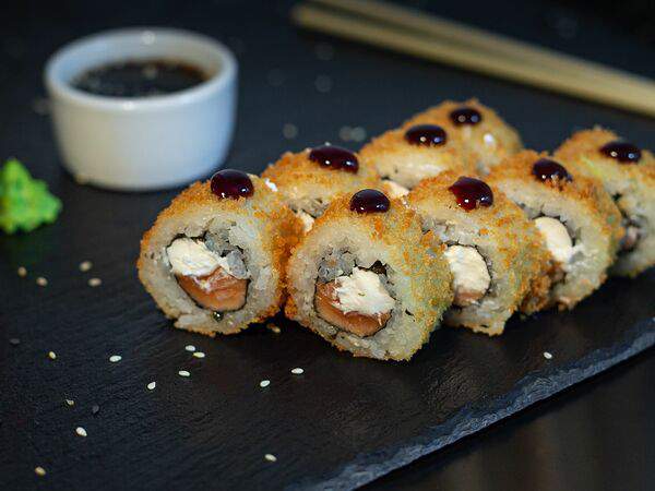 Сакана - Ролл Лосось хот