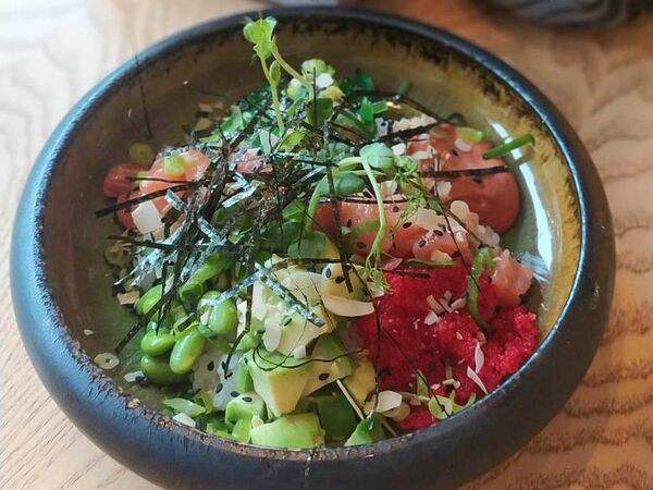 Манэки - Поке с лососем