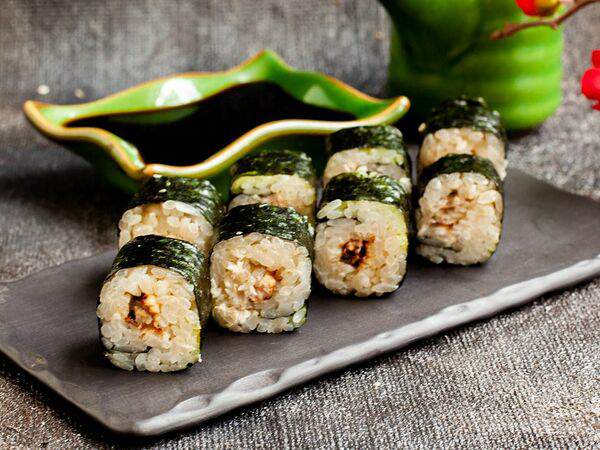 Большие Тарелки - Ролл с Угрём