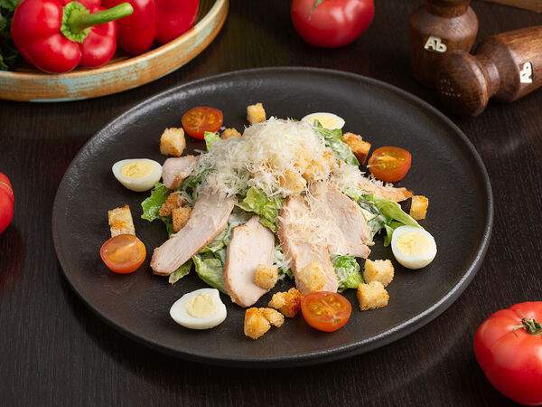 Абсолютъ - Салат Цезарь с куриной грудкой