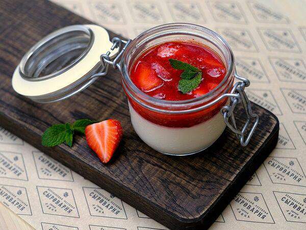 Сыроварня - Панна котта с клубникой