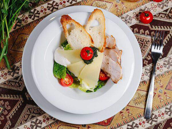 Мускат - Салат Цезарь с курицей