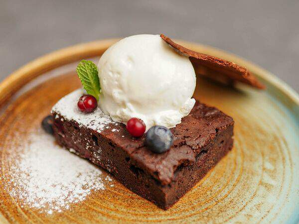 Ресторан 101 - Брауни с вишней