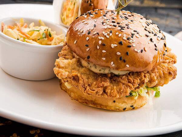 Corner Grill - Чикен бургер