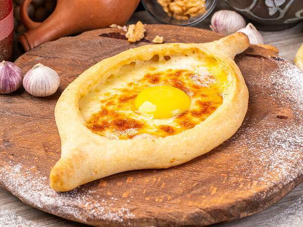 Грузинское кафе Ван Гоги - Хачапури по-аджарски