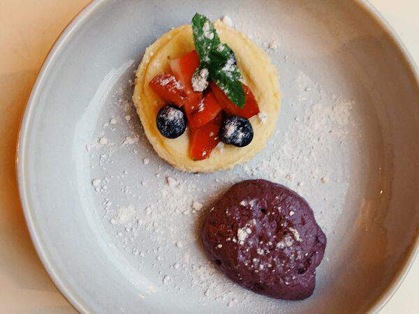 Negroni bar & enoteca - Чизкейк с муссом из черники