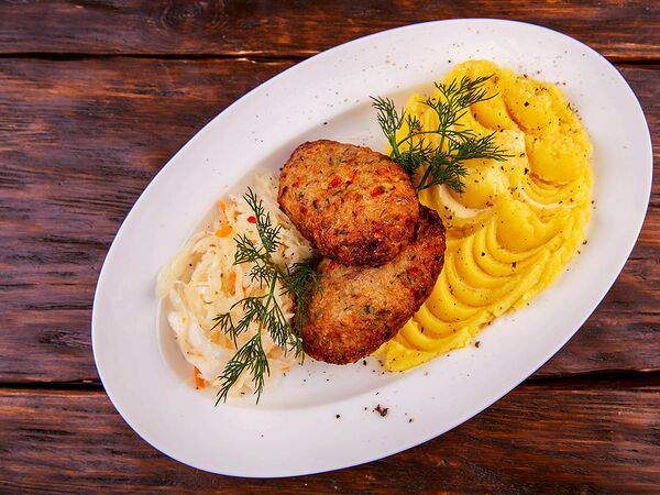 Бани Алексеева - Куриные котлетки с картофельным пюре