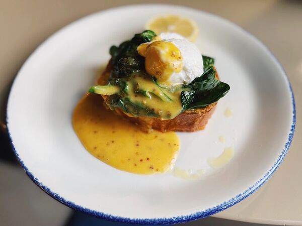 Lilu kitchen - Бриошь, шпинат, пашот