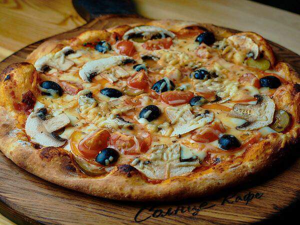 Солнце кафе - Пицца с карбонадом и грибами