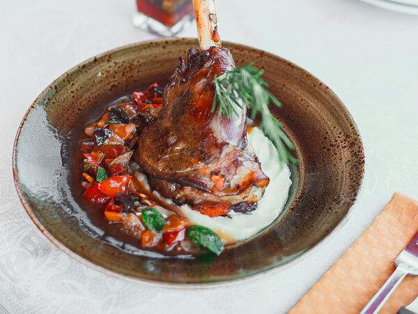 Фрау Мюллер - Баранья рулька с овощами