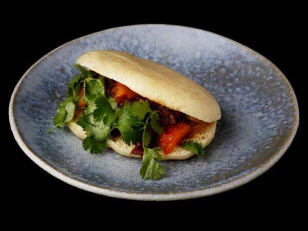 Кабуки - Бао с уткой, цитрусами и соусом хойсин