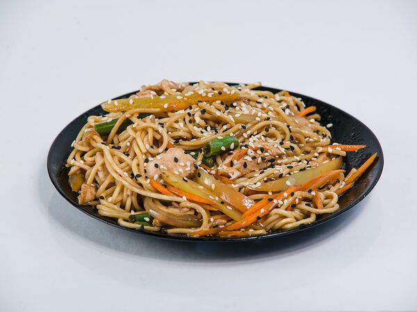 Royalrolls - Лапша рамен с курицей и сливочным соусом