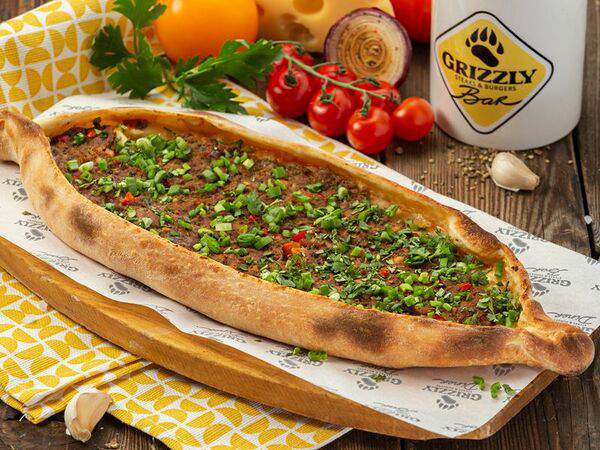 Grizzly Bar - Пицца Пиде с говядиной и овощами