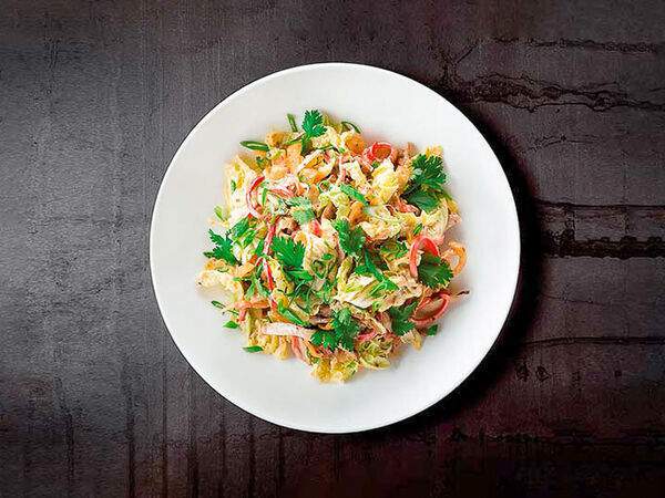 Рис - Салат с острой курицей и пекинской капустой
