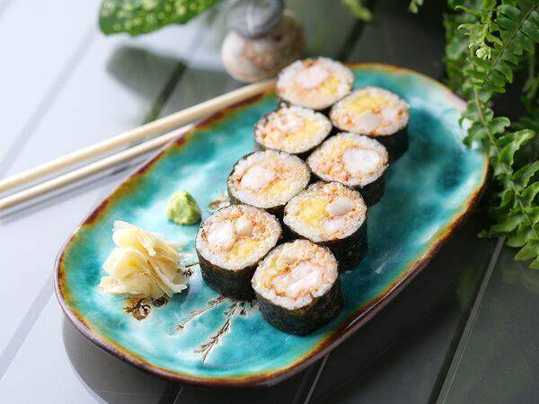 Dong po - С креветкой темпура, свежим манго и острым гребешком