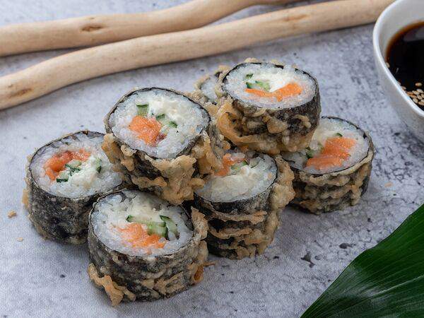 Мушу - Горячий ролл с лососем