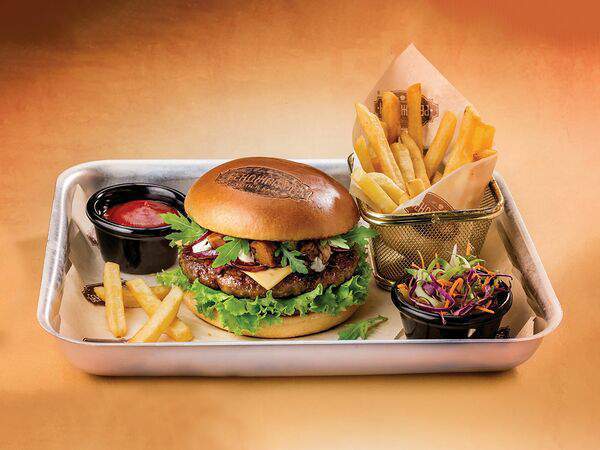 Уютное кафе Бенджамин - Бургер с трюфельным соусом