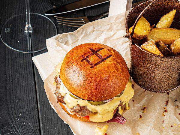 Гости рестопаб - Бургер Фирменный