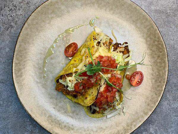 Ds - Классический Такос с телячьем фаршем, фасолью под остро-пряной сальсой