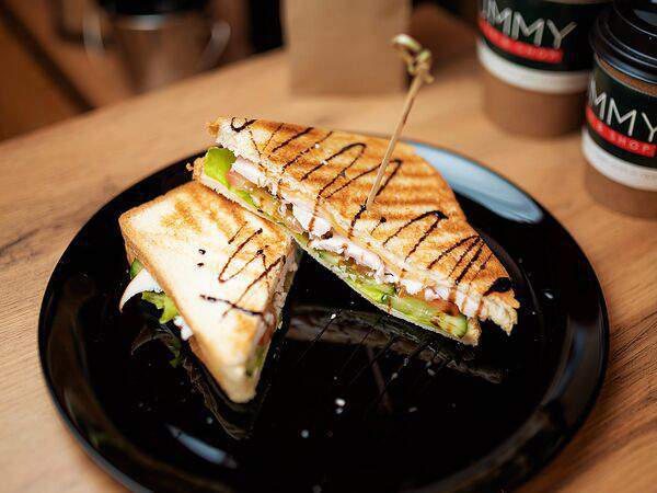 Yummy coffee shop - Сэндвич с копченой куриной грудкой и сыром