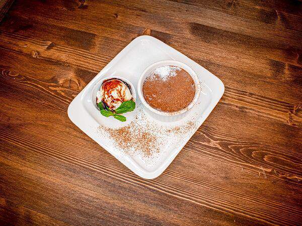 Бар Бавария - Шоколадный флан с мороженым